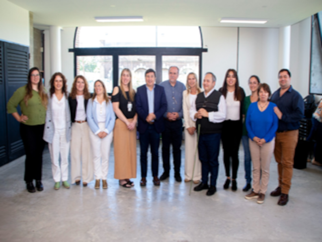 Representantes del comité ejecutivo e integrantes de la RID CIN, diputados y diputadas y autoridades de la UNLA.